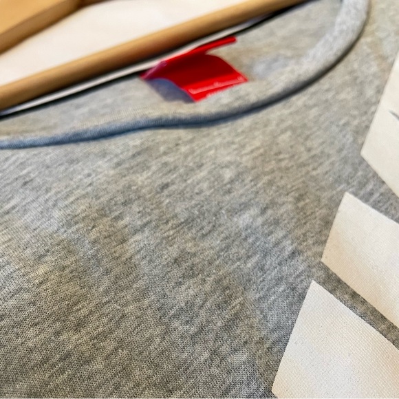 Nike women’s scoop neck t-shirt - Picture 5 of 7